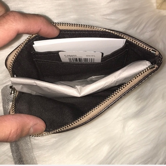 NWT Coach wristlet- in gift box - Picture 6 of 8